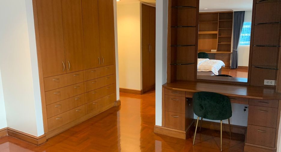 For sale 3 bed condo in Watthana, Bangkok