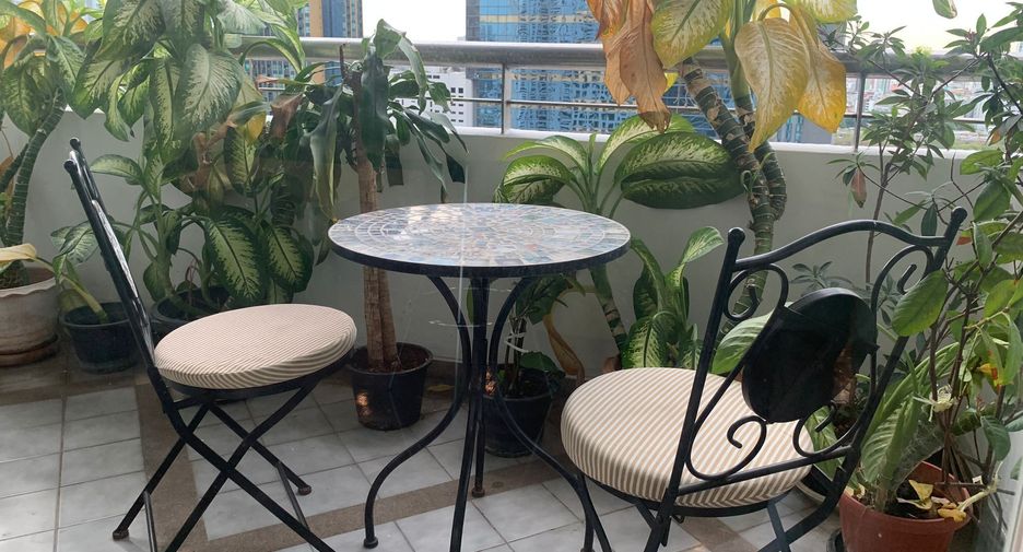 For sale 3 bed condo in Watthana, Bangkok