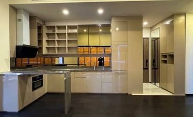 For sale 3 bed condo in Watthana, Bangkok