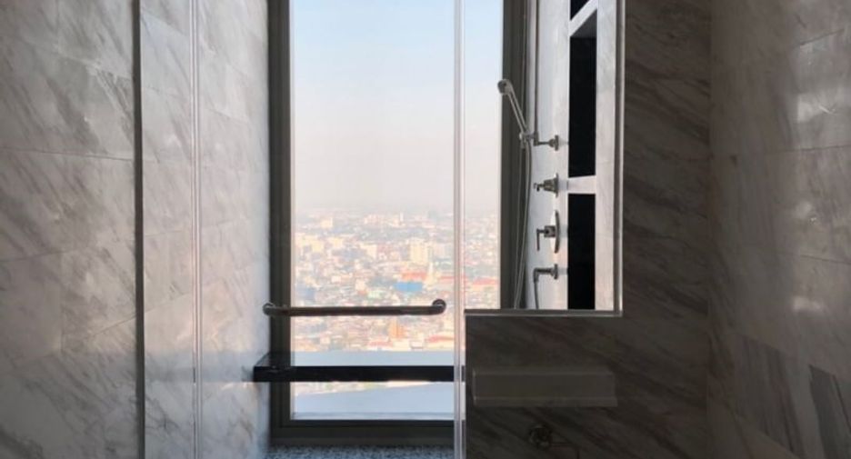 For rent 3 ベッドルーム condo in Khlong San, Bangkok
