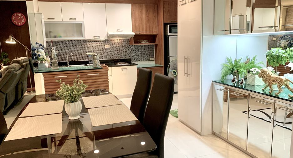 For sale 2 bed condo in Watthana, Bangkok Hipflat