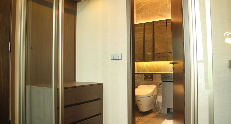 For sale 1 bed condo in Khlong Toei, Bangkok