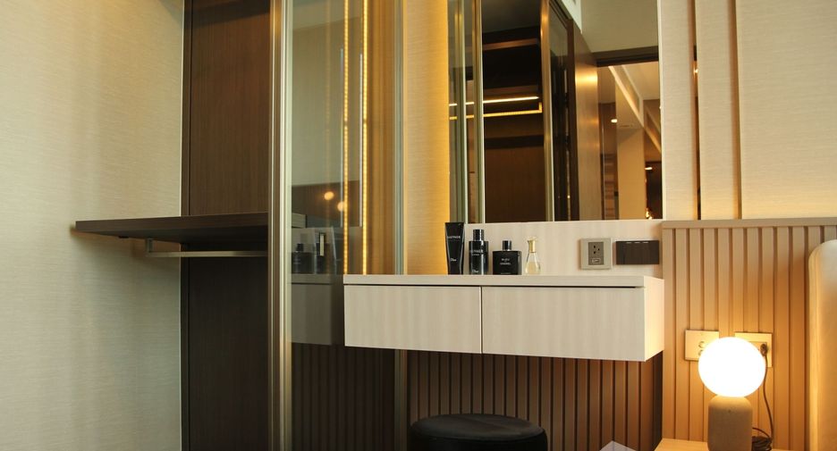 For sale 1 bed condo in Khlong Toei, Bangkok