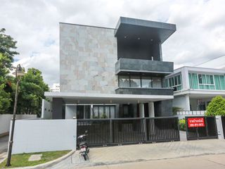 For sale 5 Beds house in Bang Sue, Bangkok