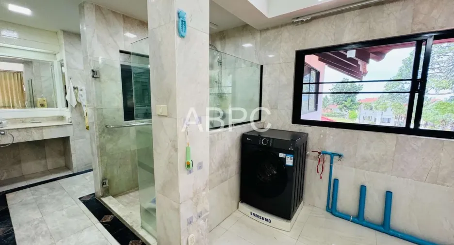 For rent and for sale 8 bedrooms house in Bang Lamung, Chonburi