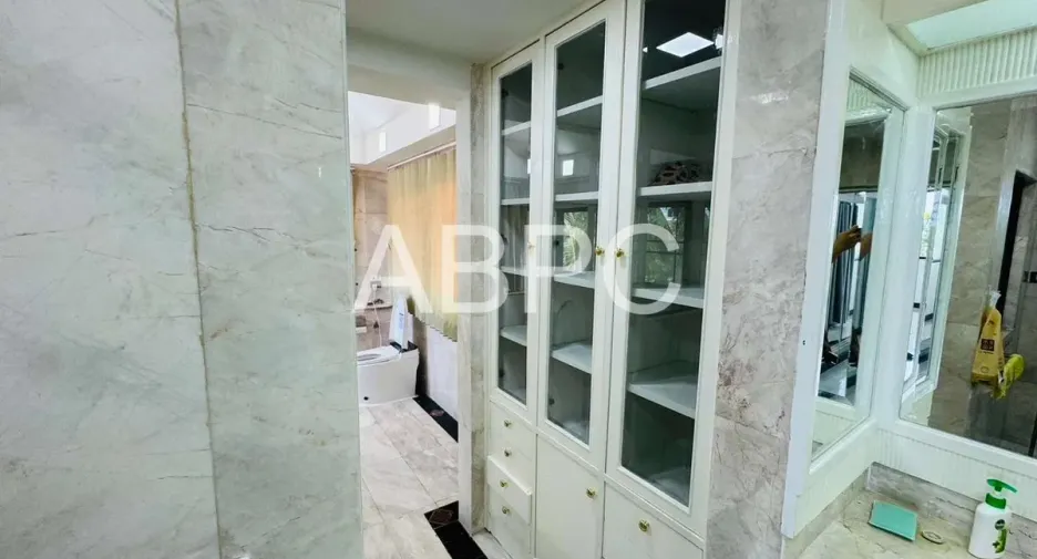 For rent and for sale 8 bedrooms house in Bang Lamung, Chonburi