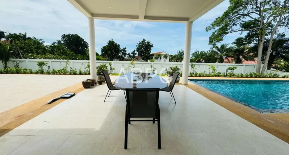 For rent and for sale 8 bedrooms house in Bang Lamung, Chonburi