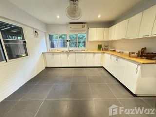 For rent 5 bed house in Huai Khwang, Bangkok