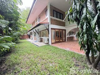 For rent 5 bed house in Huai Khwang, Bangkok