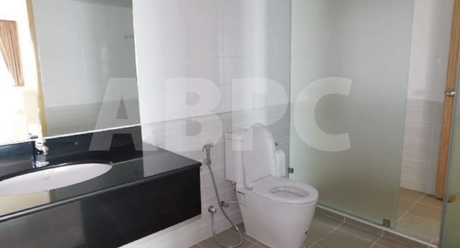 For rent そして for sale 2 ベッドルーム condo in Sattahip, Chonburi