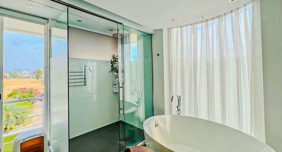 Condo en venta de 3 habitaciones en Sattahip, Chonburi