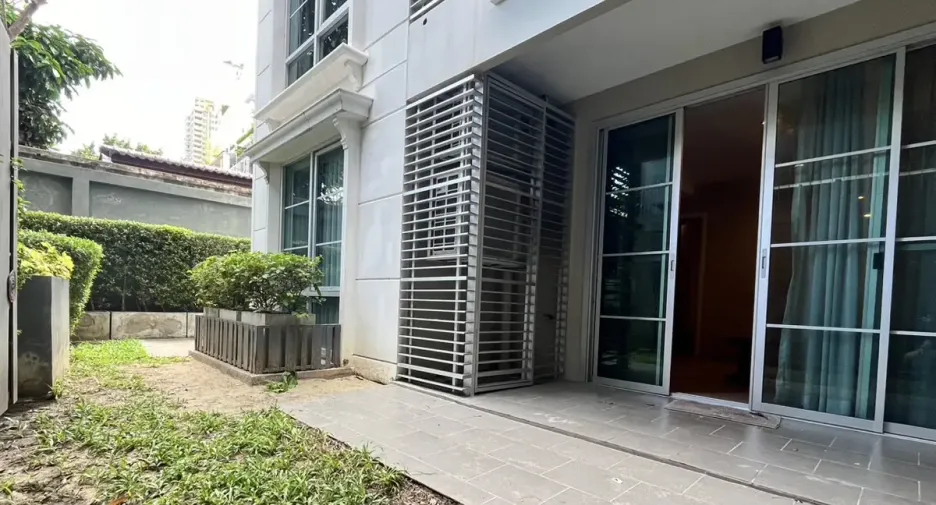 For rent 2 bedrooms condo in Watthana, Bangkok