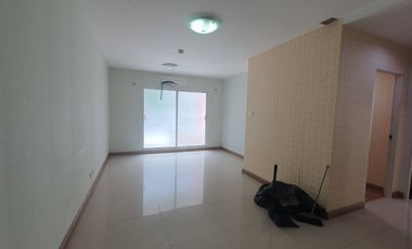 For sale 2 bed condo in Huai Khwang, Bangkok