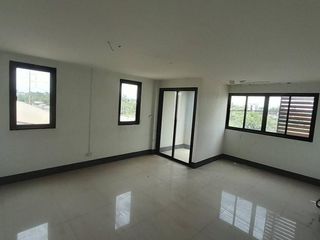 For sale 6 Beds retail Space in Mueang Udon Thani, Udon Thani