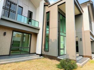 For sale 4 Beds house in Bangkok Noi, Bangkok
