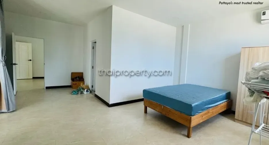 For rent and for sale 8 bedrooms house in Bang Lamung, Chonburi