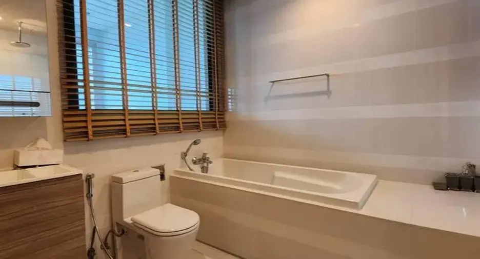 For rent 2 bedrooms condo in Khlong Toei, Bangkok