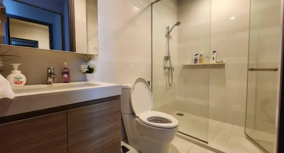 For rent 2 bedrooms condo in Khlong Toei, Bangkok