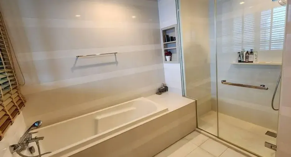 For rent 2 bedrooms condo in Khlong Toei, Bangkok