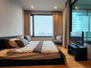 For rent 2 bedrooms condo in Khlong Toei, Bangkok