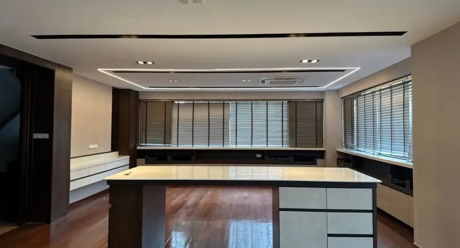 Wohnung zum Kauf mit 3 Zimmer in Khlong Toei, Bangkok