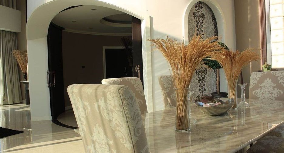 For rent 3 bedrooms condo in Khlong Toei, Bangkok