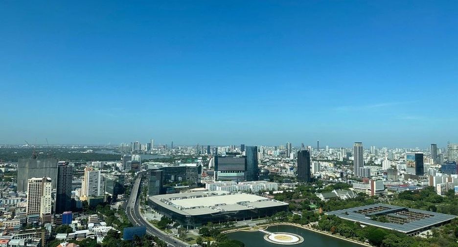 For rent 3 bedrooms condo in Khlong Toei, Bangkok