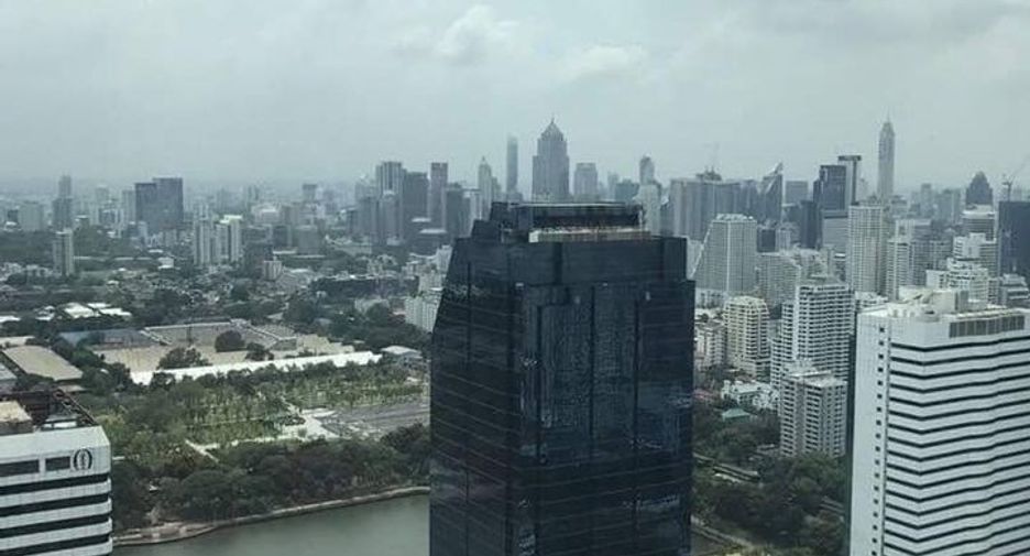 For rent 3 bedrooms condo in Khlong Toei, Bangkok