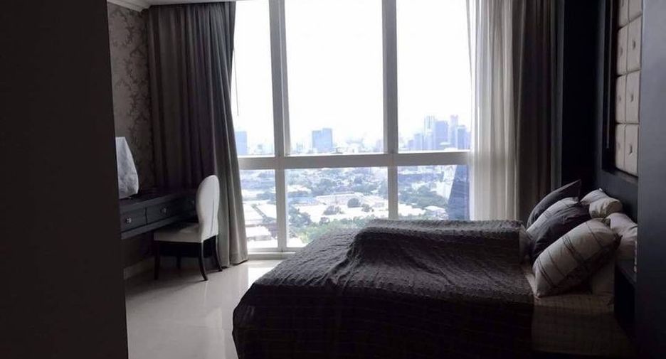 For rent 3 bedrooms condo in Khlong Toei, Bangkok