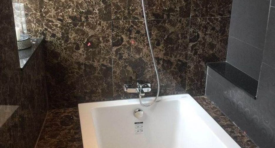 For rent 3 bedrooms condo in Khlong Toei, Bangkok