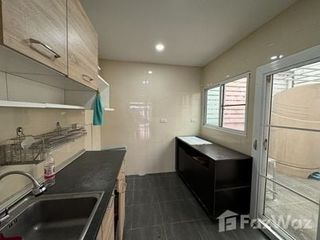 For sale 3 bed townhouse in Lat Phrao, Bangkok