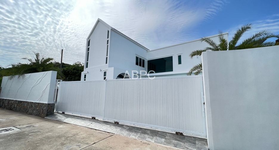 For rent and for sale 4 bedrooms house in Bang Lamung, Chonburi