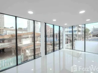 For sale 5 bed office in Bang Na, Bangkok