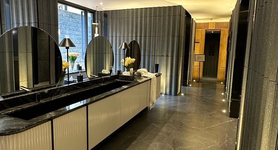 For rent 2 bed condo in Watthana, Bangkok