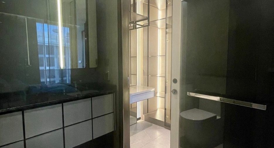 For rent 2 bed condo in Watthana, Bangkok