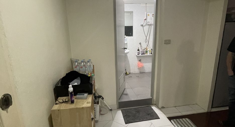 For sale スタジオ condo in Watthana, Bangkok