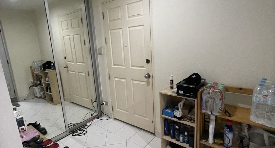 For sale スタジオ condo in Watthana, Bangkok
