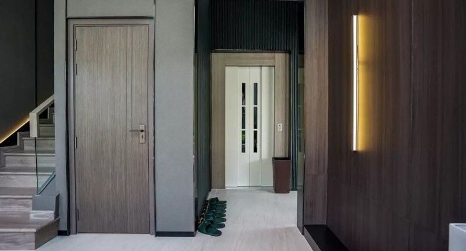For sale 3 Beds house in Huai Khwang, Bangkok