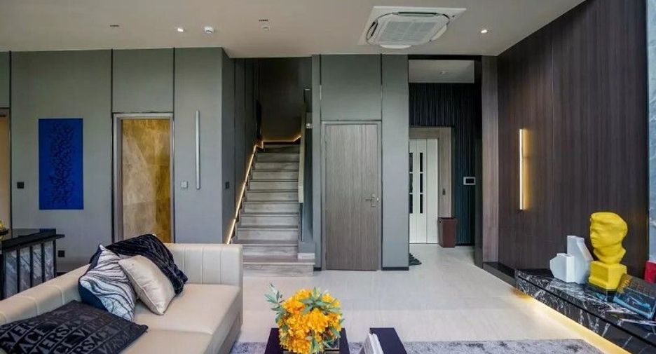 For sale 3 Beds house in Huai Khwang, Bangkok
