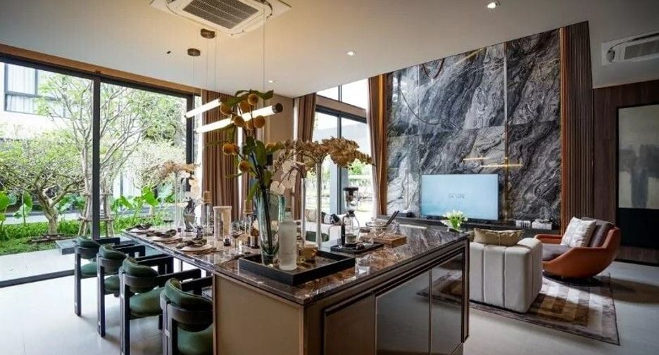 For sale 4 Beds house in Huai Khwang, Bangkok