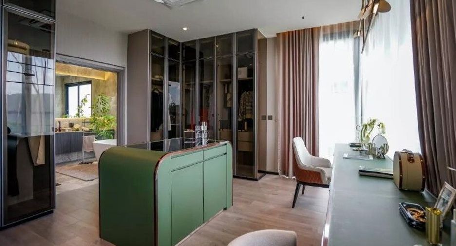 For sale 4 Beds house in Huai Khwang, Bangkok