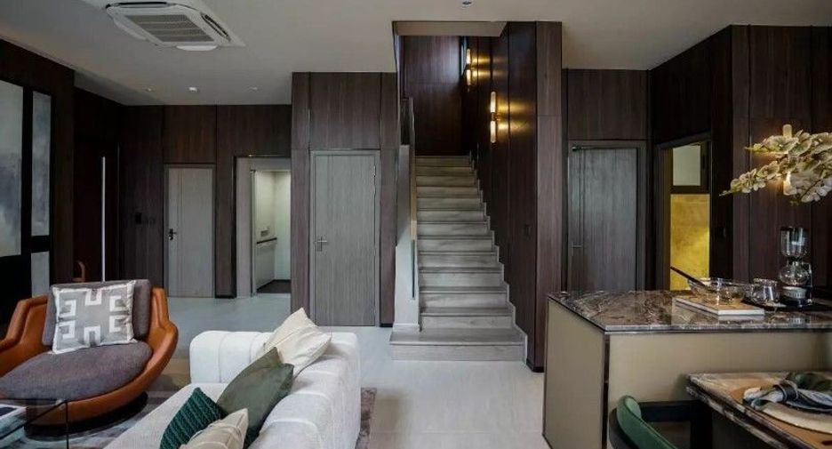 For sale 4 Beds house in Huai Khwang, Bangkok