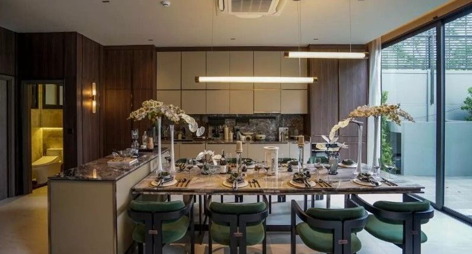 For sale 4 Beds house in Huai Khwang, Bangkok
