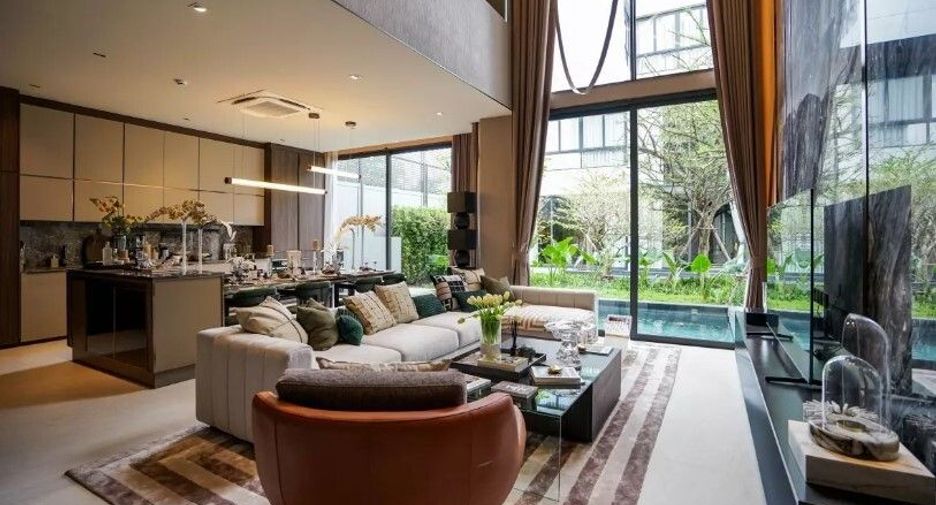 For sale 4 Beds house in Huai Khwang, Bangkok