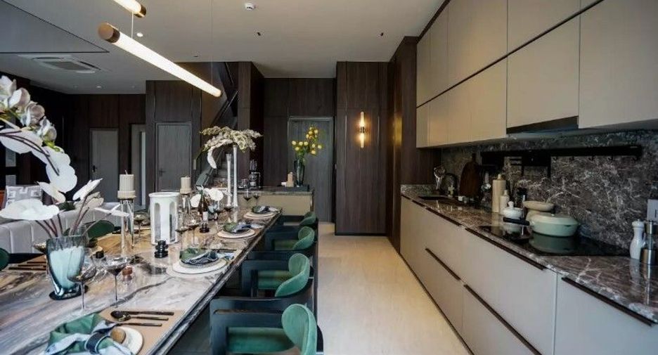 For sale 4 Beds house in Huai Khwang, Bangkok