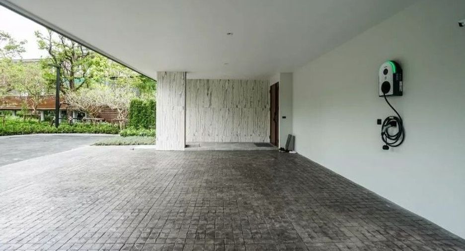 For sale 4 Beds house in Huai Khwang, Bangkok