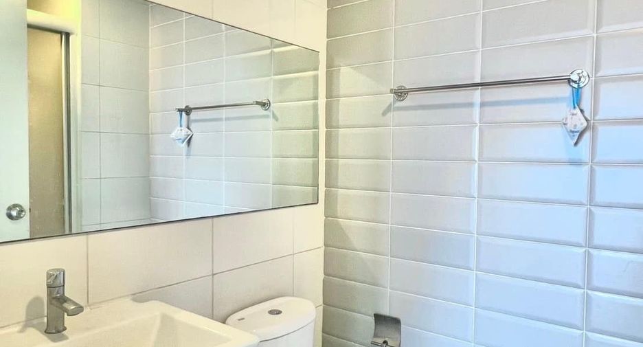 For sale 1 bed condo in Khlong Toei, Bangkok