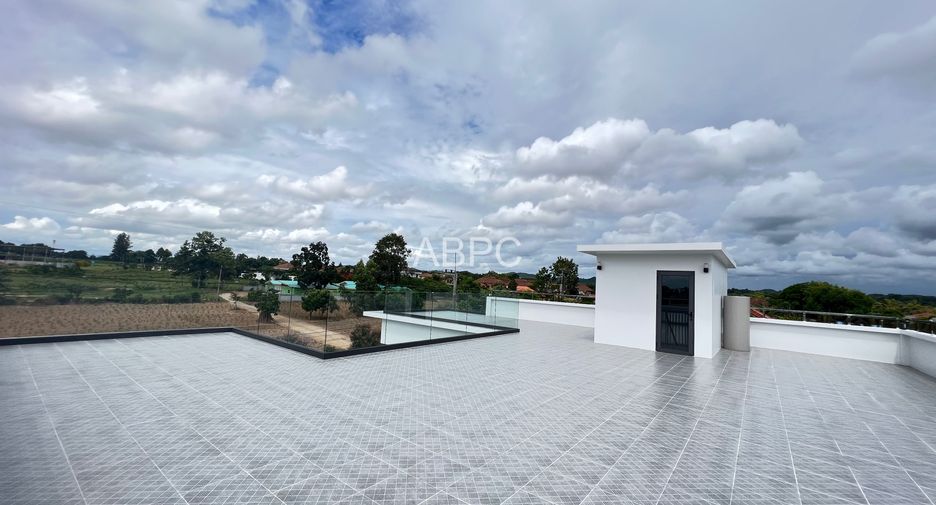 For rent and for sale 4 bedrooms house in Bang Lamung, Chonburi