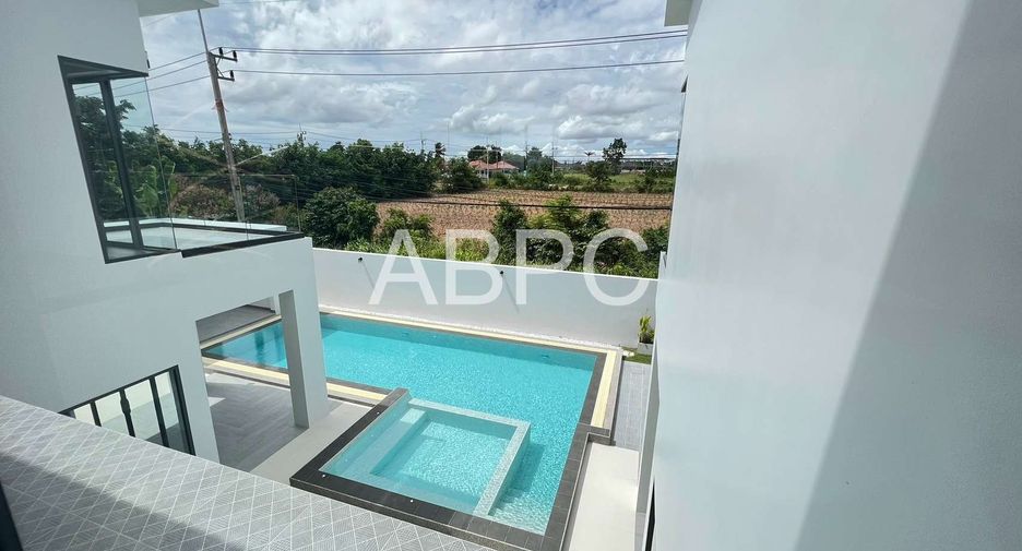For rent and for sale 4 bedrooms house in Bang Lamung, Chonburi