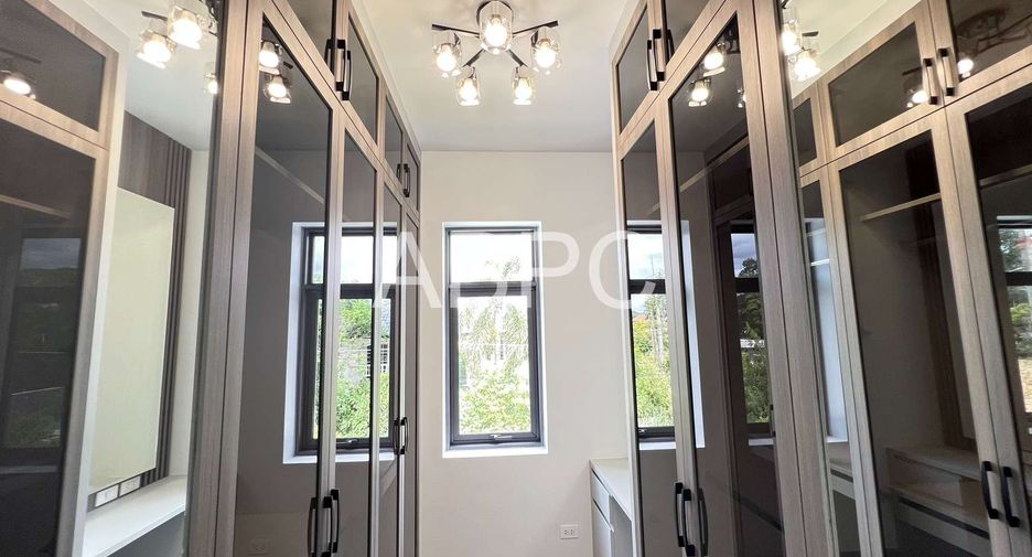 For rent and for sale 4 bedrooms house in Bang Lamung, Chonburi